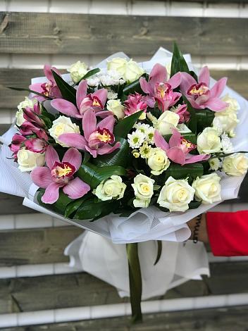 Букет цветов из: Розы и Хризантемы в Торжке