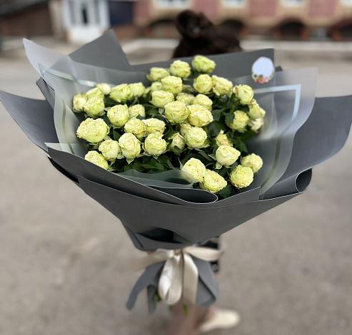 Букет Белые кустовые розы Солинеро в Торжке