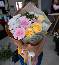Букет цветов из:  Герберы, Розы и Хризантемы в Торжке