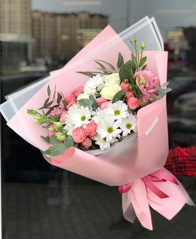 Букет цветов из: Розы, Лизиантусы и Хризантемы в Торжке